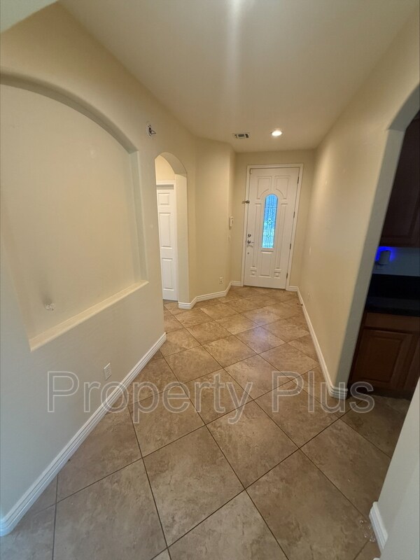 Building Photo - 8355 W Molly Ln