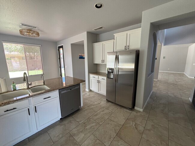 Building Photo - 461 W Flamingo Dr