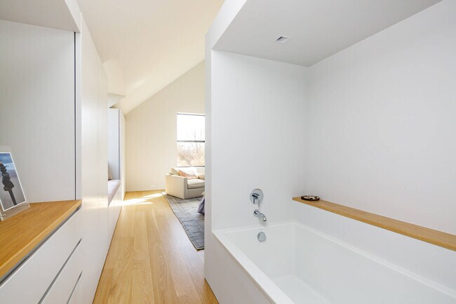 Building Photo - 232 Mitchell Ln