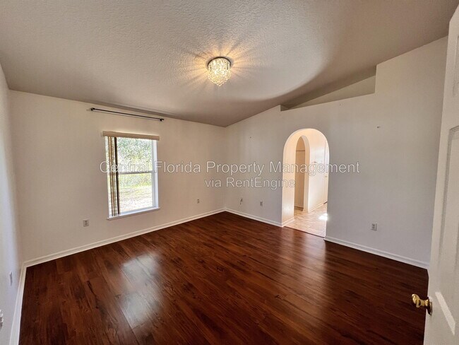Building Photo - 5647 Sycamore Canyon Dr