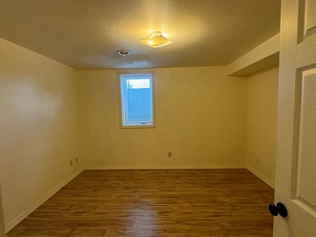 Building Photo - 201 Grandview Way