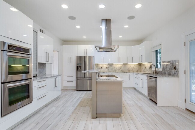 Building Photo - 4611 Charleston Terrace NW