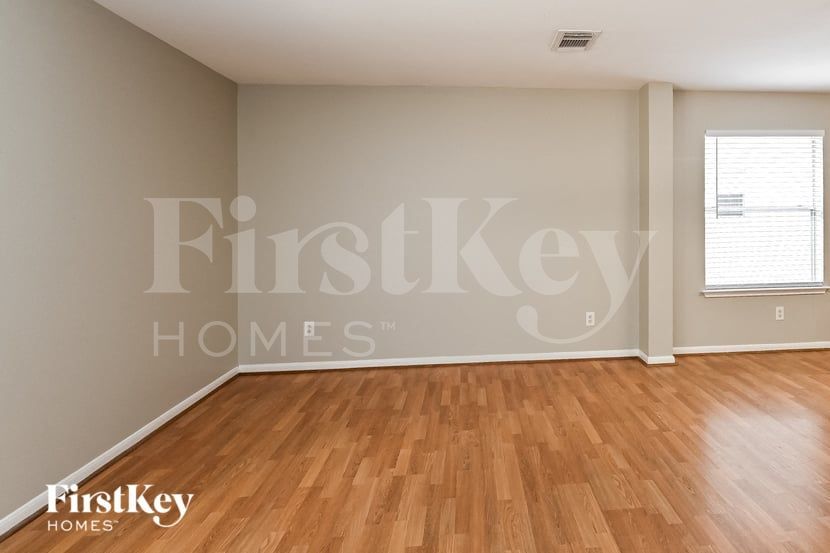 Building Photo - 7234 River Pines Dr