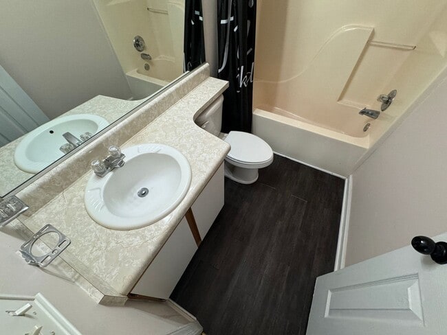 Building Photo - Introducing a charming home located in the heart of Suffolk ¨ASK ABOUT OUR ZERO DEPOSIT¨