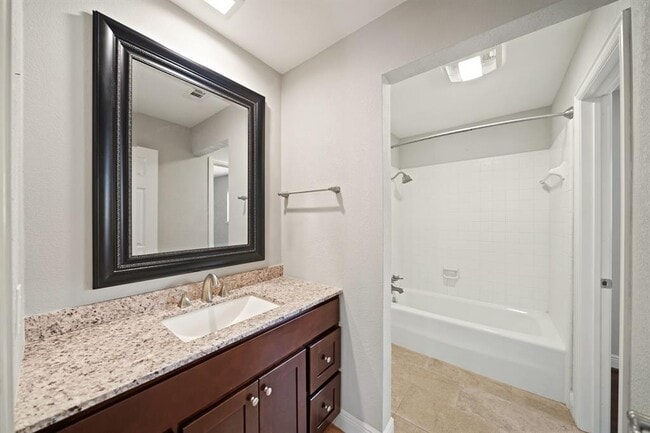 Building Photo - 414 Fox Briar Ln