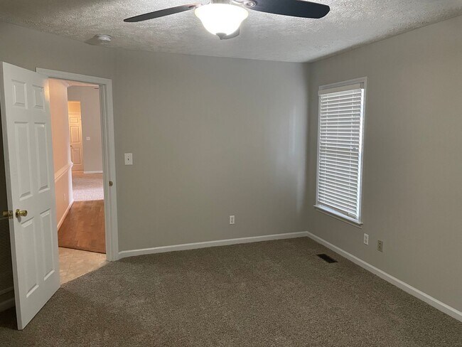 Building Photo - 4 Bedroom Ranch near Fort Bragg