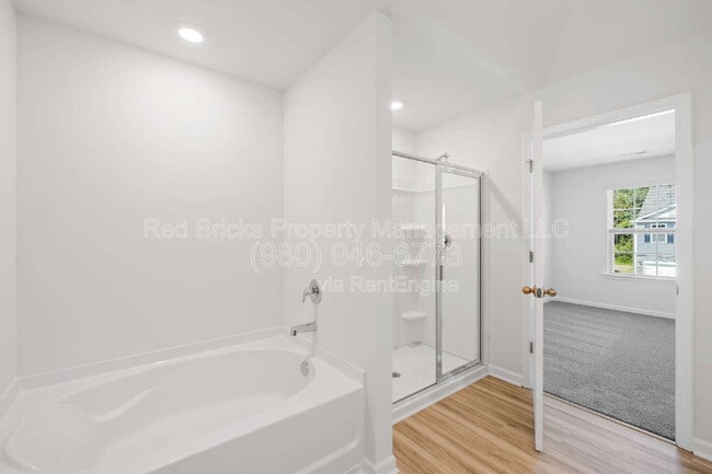 Building Photo - 1837 Vanderlyn St