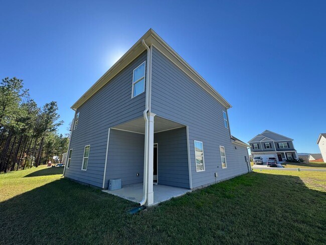 Building Photo - Newer 3/2.5 House in Armuchee- $1,995