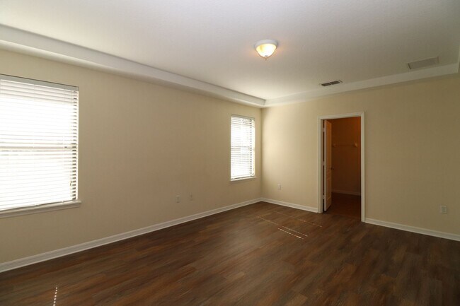 Building Photo - Easy Living 3/2/2