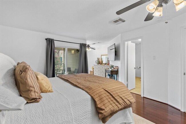 Building Photo - 2220 Bering Dr