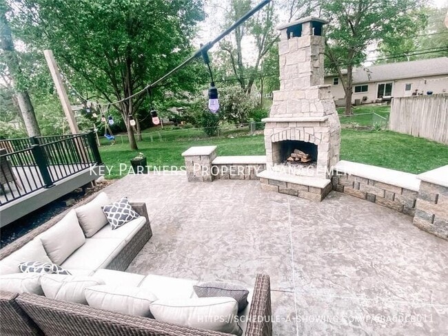 Building Photo - 5817 W 101st-