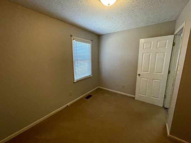 Building Photo - 124 Centerfield Dr