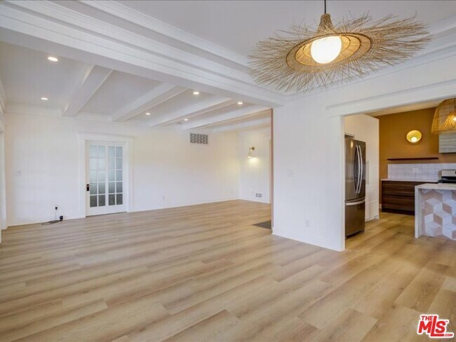 Building Photo - 400 N Avenue 66