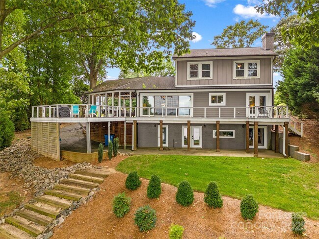 Building Photo - 9598 Riviera Dr