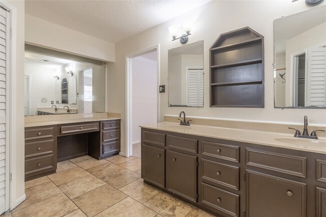 Building Photo - 2643 Hodges Bend Cir