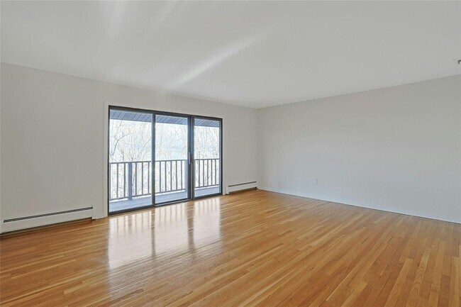 Building Photo - 15 Longview Ct