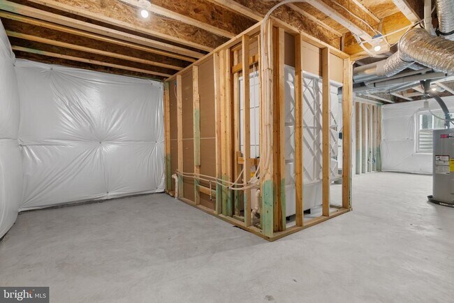 Building Photo - 3210 White Tail Dr