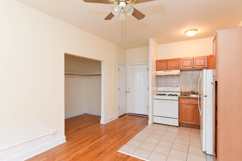 Building Photo - 2737 N Spaulding Ave