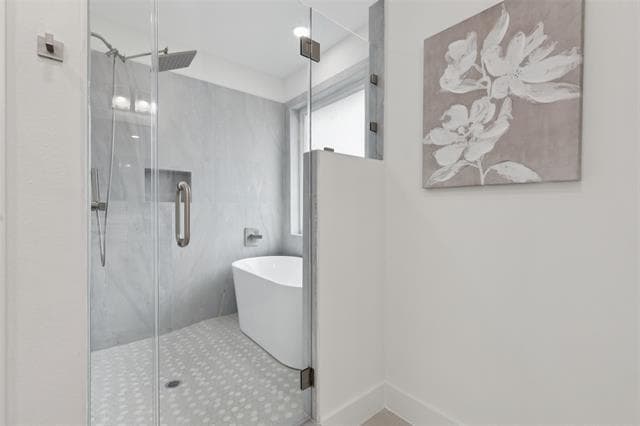 Building Photo - 1000 W 10th St