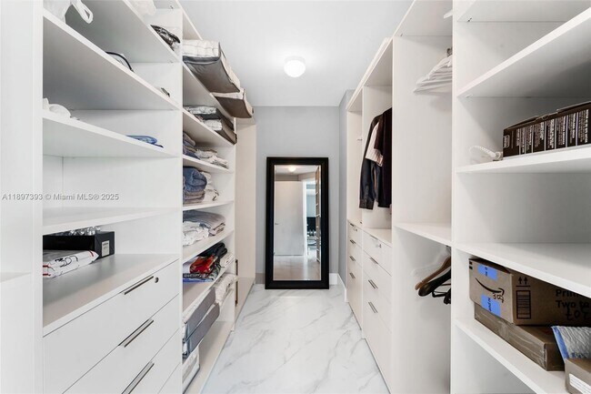 Building Photo - 17111 Biscayne Blvd