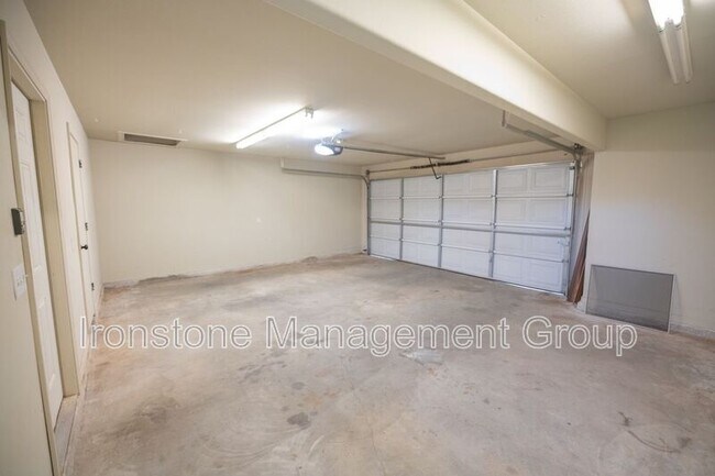 Building Photo - 120 W Dogwood St