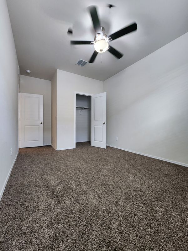 Building Photo - 1058 W Chimes Tower Dr