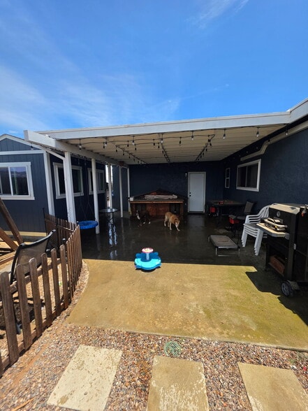 Building Photo - 598 Tam O Shanter Dr