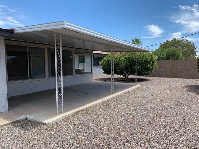 Building Photo - 2 Bedroom - 2 Bath - 1400 Sq. Ft. Home - 55+ Community in Sun City