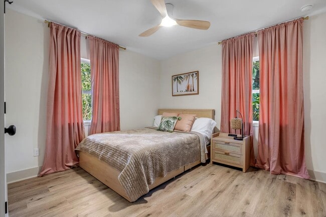 Building Photo - 2412 Surrey St