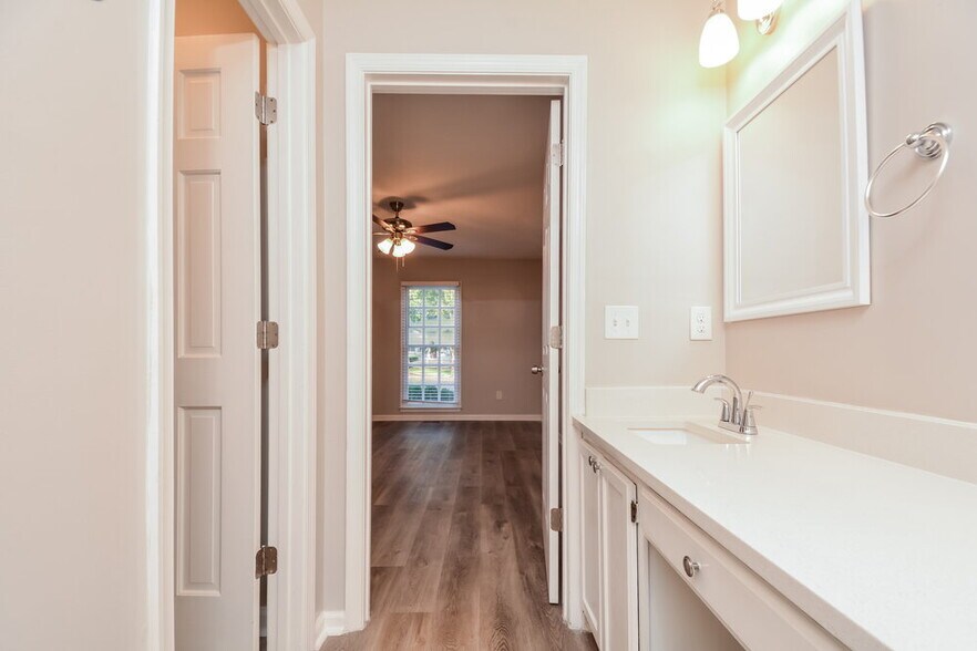 Building Photo - 1625 Netherfield Ln