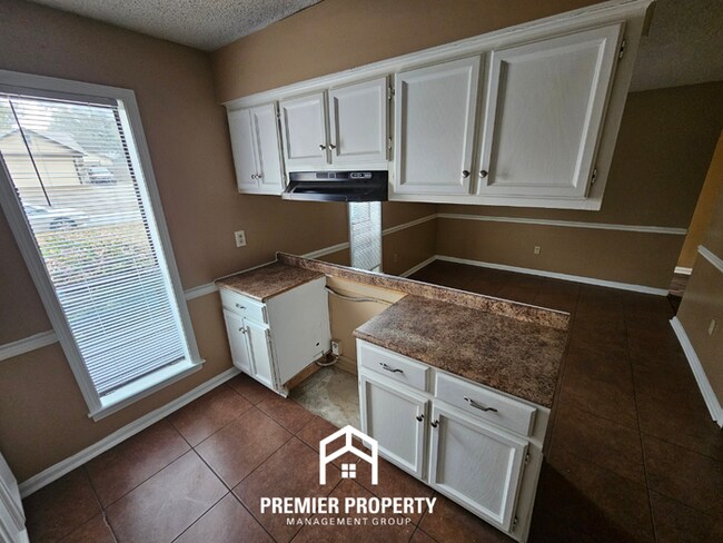 Building Photo - 6386 Midsummer Way