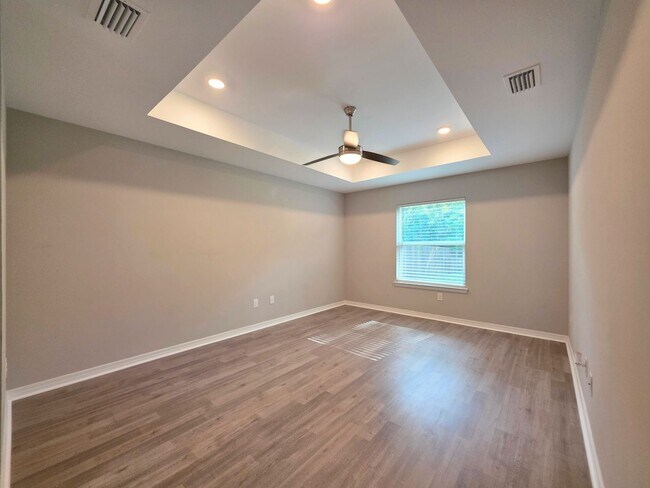 Building Photo - 2948 N 24th Ave