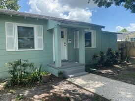 Building Photo - 1601 Essex Dr N