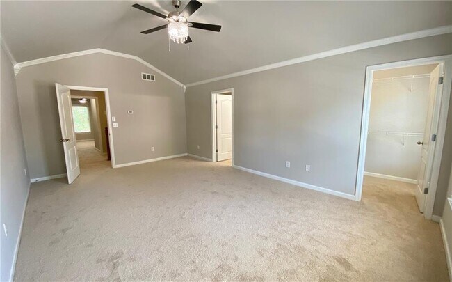 Building Photo - 1664 Oakbrook Lake Dr NW