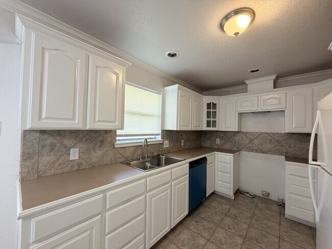 Building Photo - 7326 New Brunswick Dr