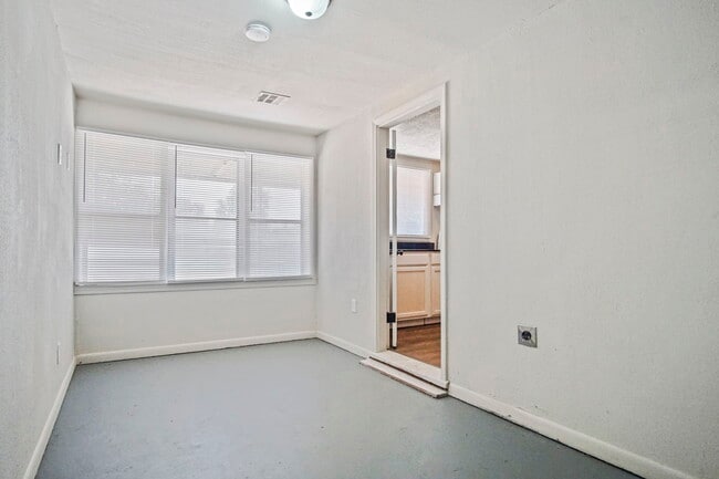 Building Photo - 3009 SE 18th St