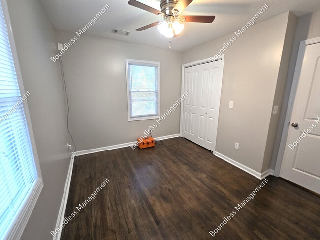 Building Photo - 713 Church St NW