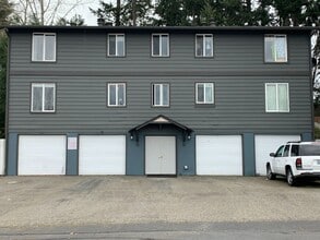 Building Photo - 9315 S Ash St