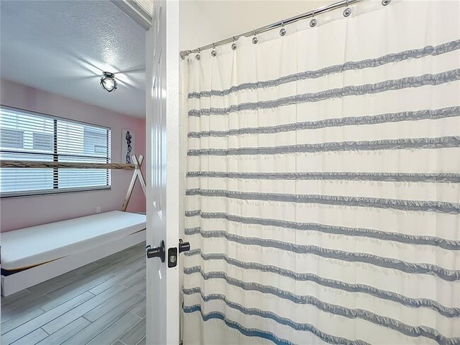 Building Photo - 1681 Walnut Ave