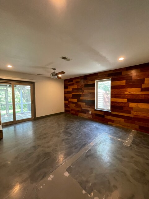 Building Photo - Willamette