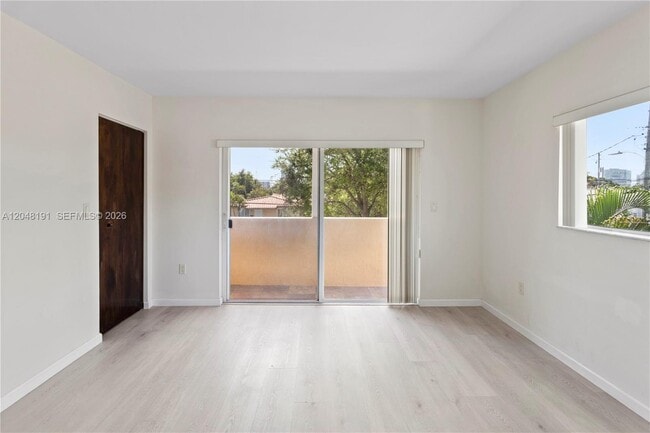 Building Photo - 2782 SW 33rd Ave
