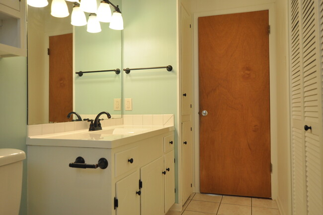 Building Photo - COMING SOON! 3 Bedroom 1.5 Bath Rental in ...