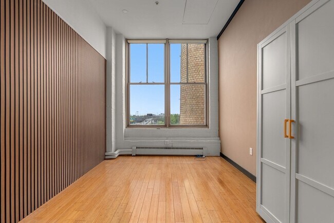Building Photo - 156 Porter St