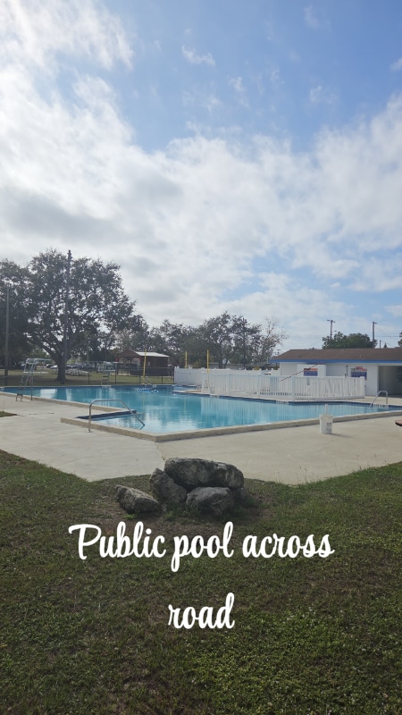 Building Photo - 1102 E Canal St