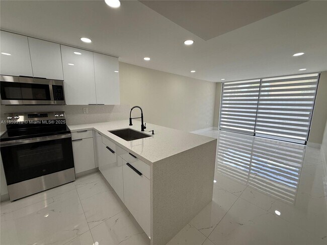 Building Photo - 8002 SW 149th Ave