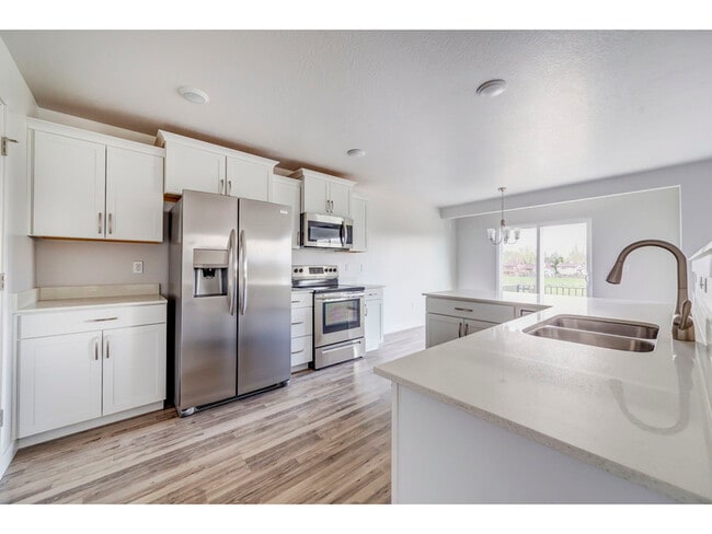 Building Photo - 539 W 1520 S