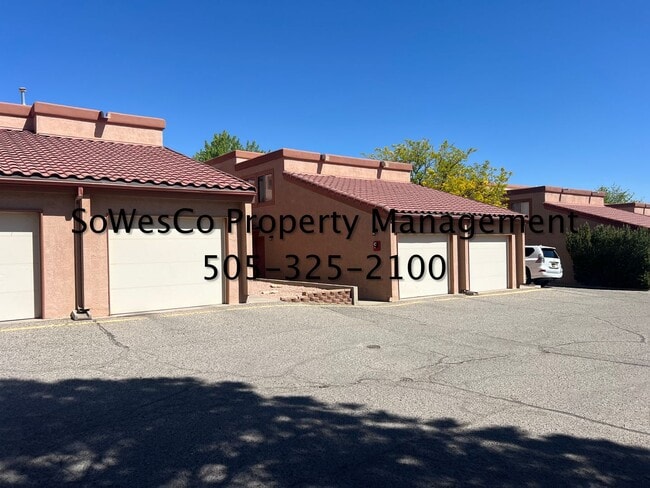 Building Photo - Beautifully Remodeled Condo (with seasonal pool upon availability)