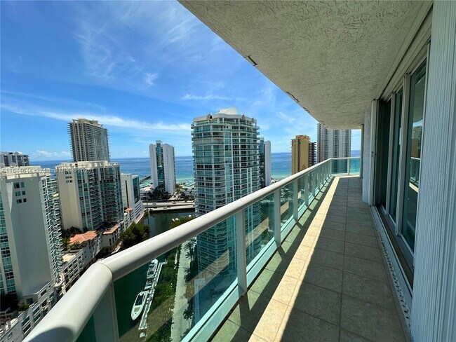 Building Photo - 16500 Collins Ave