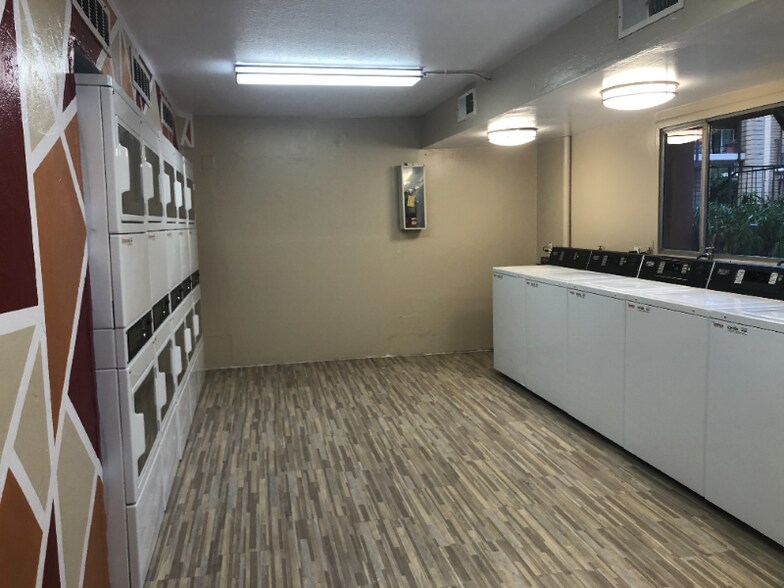 Building Photo - 1940 W University Dr