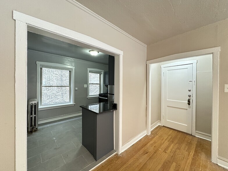 Building Photo - 4027 W Melrose St